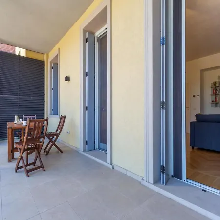 아파트 The Best Rent - Spacious Three-bedroom With Terrace *