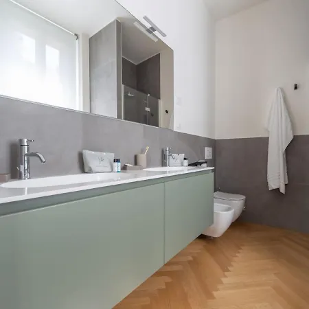 The Best Rent - Spacious Three-bedroom With Terrace ميلان