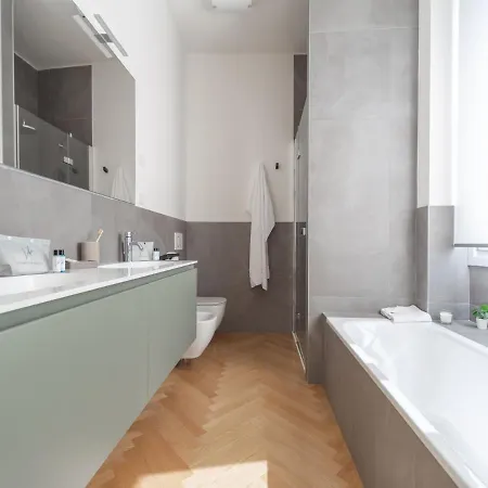The Best Rent - Spacious Three-bedroom With Terrace * Milano