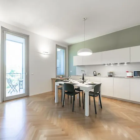 The Best Rent - Spacious Three-bedroom With Terrace Apartment Milan