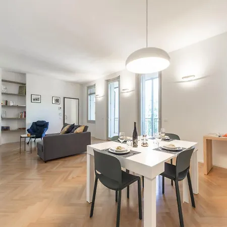 Apartment The Best Rent - Spacious Three-bedroom With Terrace