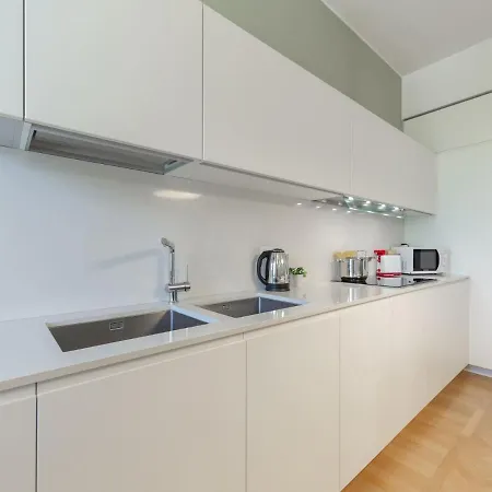 The Best Rent - Spacious Three-bedroom With Terrace Apartment