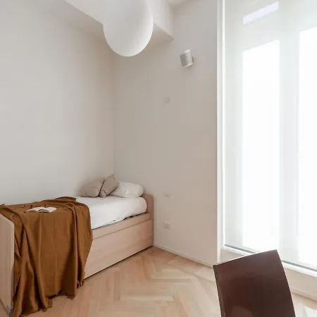 Apartment The Best Rent - Spacious Three-bedroom With Terrace