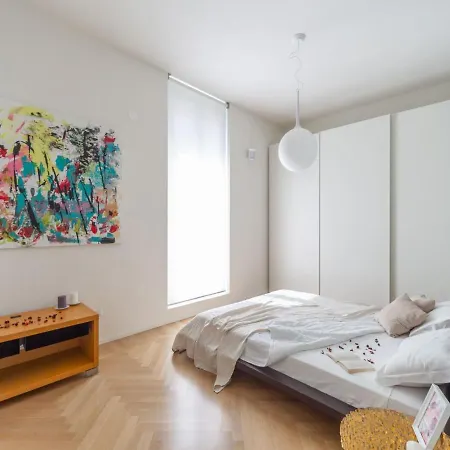 The Best Rent - Spacious Three-bedroom With Terrace